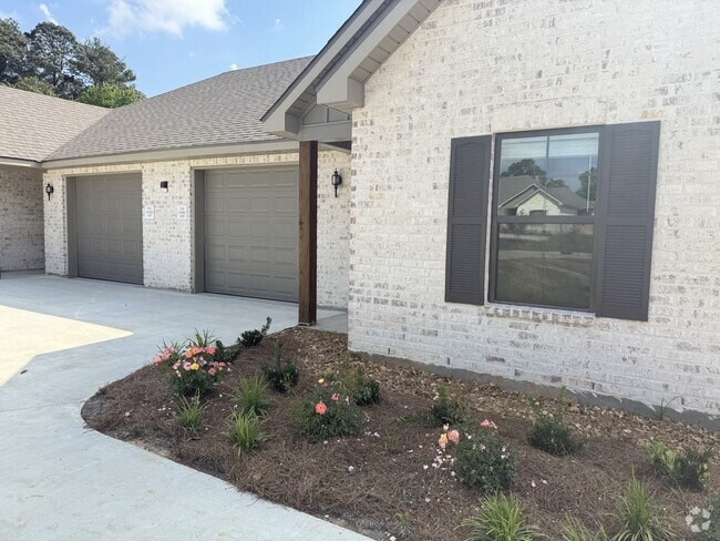 Building Photo - Saddle Creek Rental