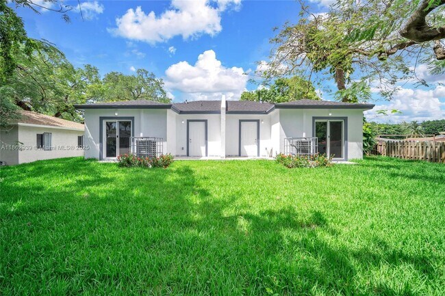 Photo - 2448 NW 42nd St Unit B