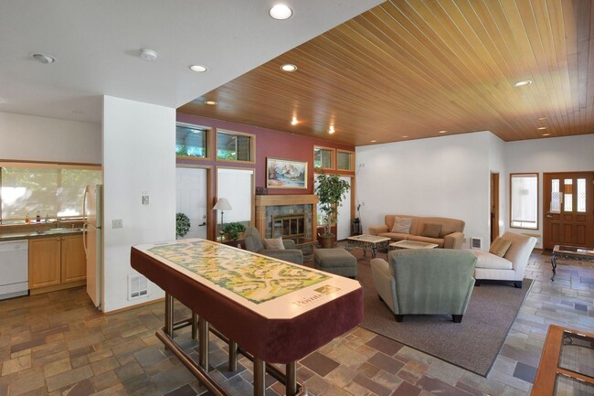 Photo - 9009 Avondale Rd NE