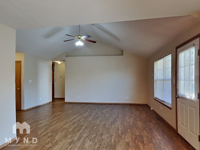 Photo - 701 N Pinewood Ave