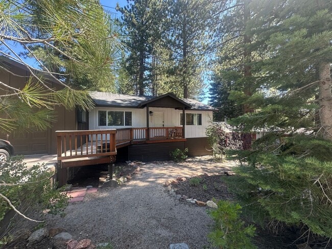 Building Photo - Charming 3 Bed, 2 Bath on Gardner Mountain Rental