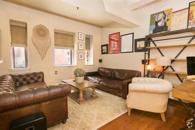 Building Photo - 227 Christopher Columbus Dr Unit 131B Rental