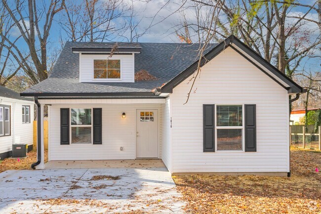 Building Photo - Charming Gallatin Home!