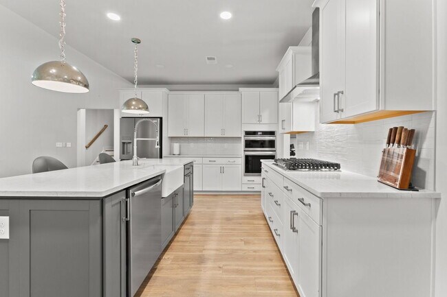 Photo - Spacious 4-Bedroom Summerville Home with lots of Southern Charm.