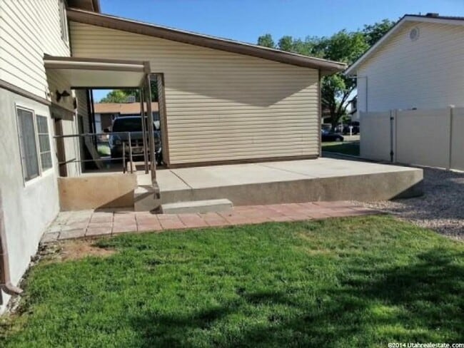 Photo - Beautiful home with fence backyard
