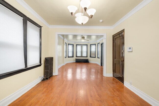 Photo - 8533 S Oglesby Ave Unit 2