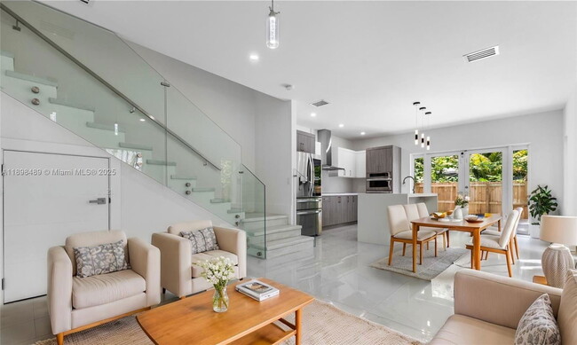 Photo - 3140 Carter St