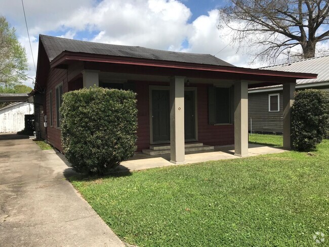 Building Photo - Four Bedroom, Two Bathroom , House Near UL