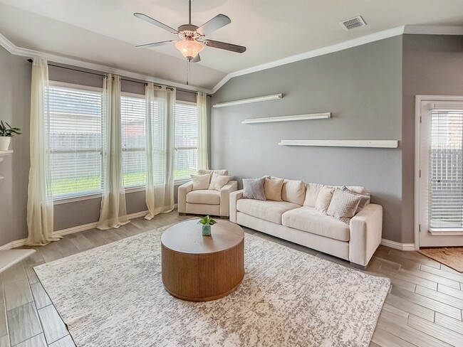 Photo - 1313 Zanna Grace Way