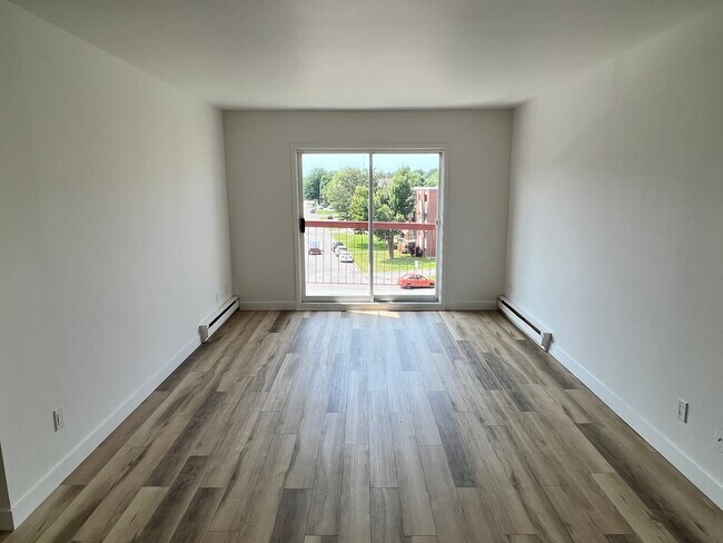 8 Rue de Boucherville Unit 7