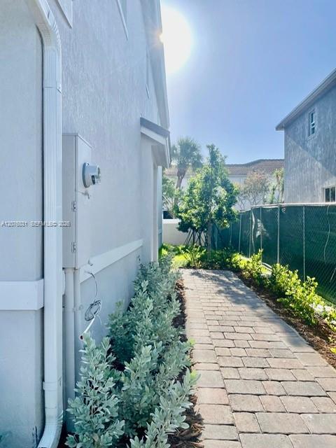 157 SW 170th Ave