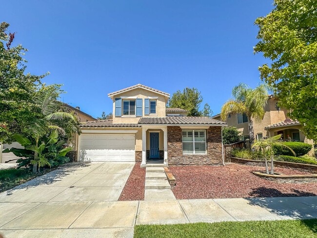 Building Photo - SD: Spacious 5B/4BA Home with Private Patio, Backyard & Soaking Tub