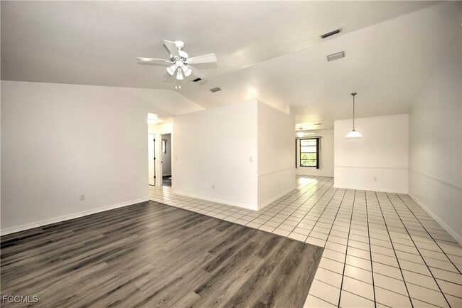 Photo - 1402 SW 1st Ave