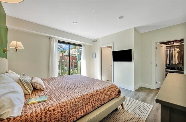 Photo - 765 E 3rd St Unidad 201