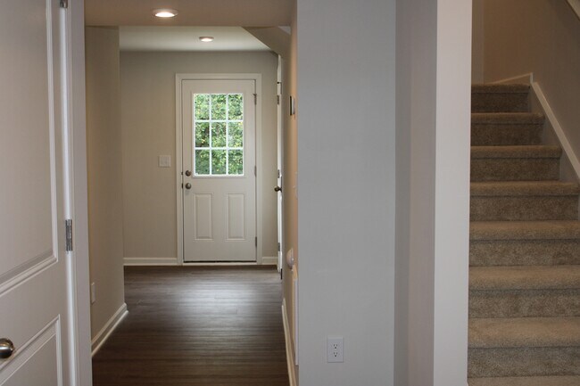 Photo - 121 Equinox Rdg Ter