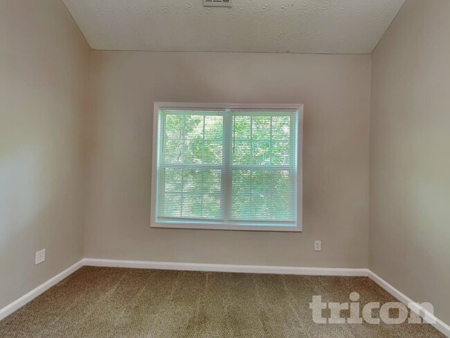 Photo - 2014 Meadow Walk Dr