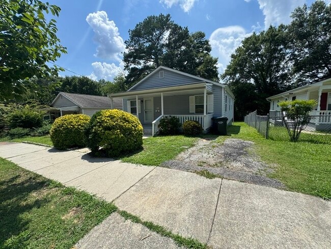 Adorable 3 bed 2 Bath SFH! Big Back yard a... - Adorable 3 bed 2 Bath SFH! Big Back yard a... House