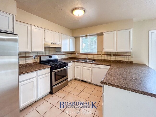 Photo - 2106 Western Charm Dr