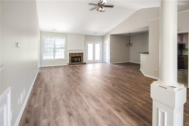 Photo - 258 Brookcliff Dr NE
