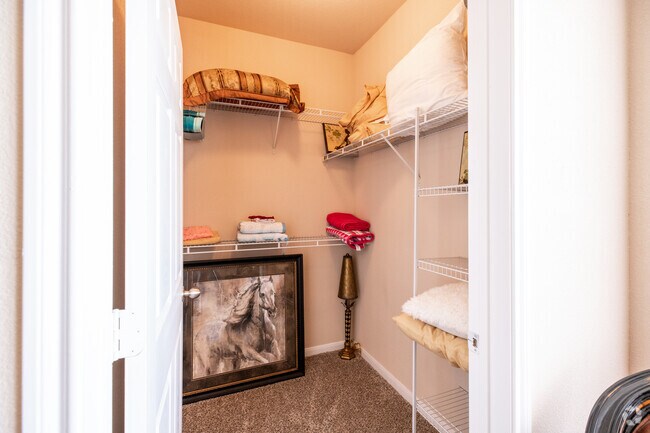 2BR, 2BA - 1150 SF - River Valley Apartments