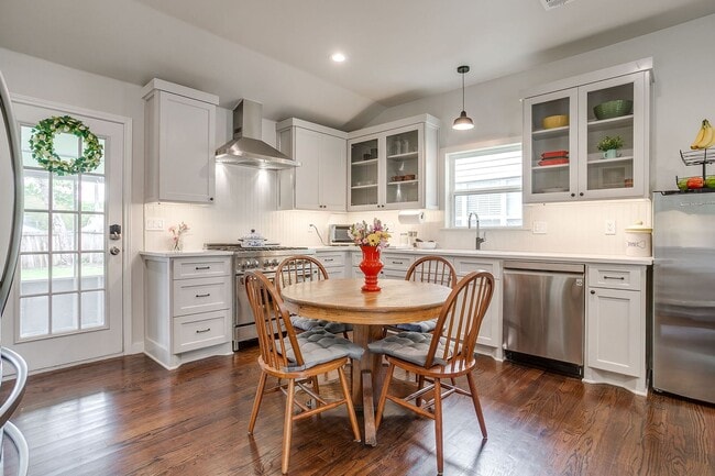 Photo - Pristine 2 Bed, 1 Bath Home for Rent in the Cultural District- 76107