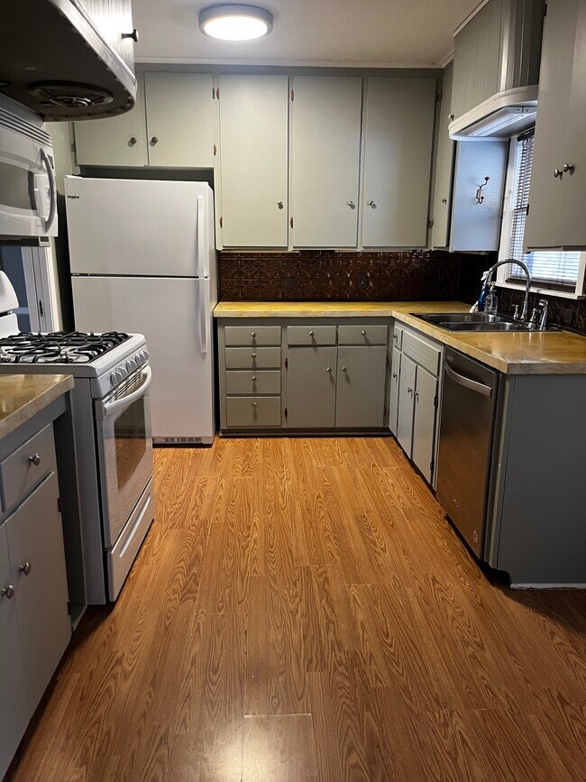 Photo - 3505 S Knoxville Ave