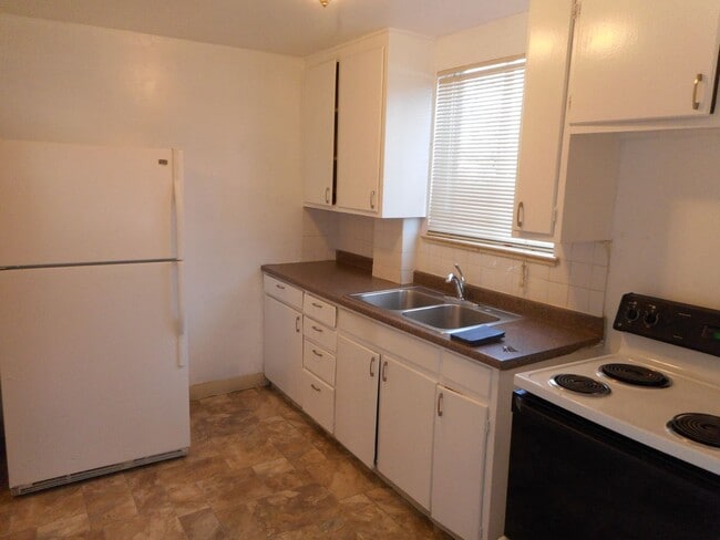 Photo - Cozy 2 Bed, 1 Bath just one block off Broadway