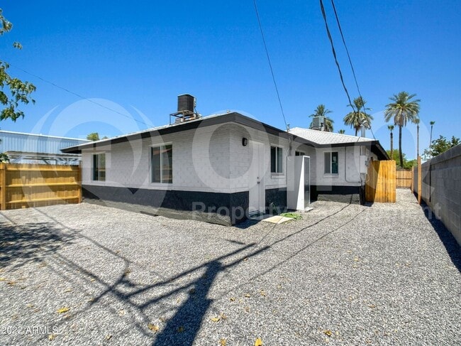 Building Photo - 2109 W Hayward Ave Rental