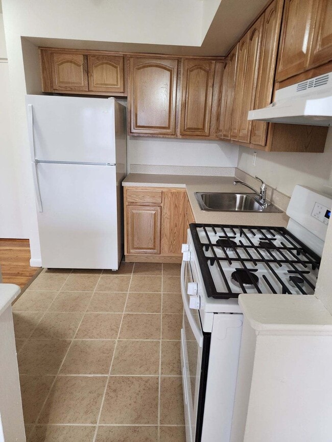1 Bedroom - 17 Westover Ave Sidebrook Associates