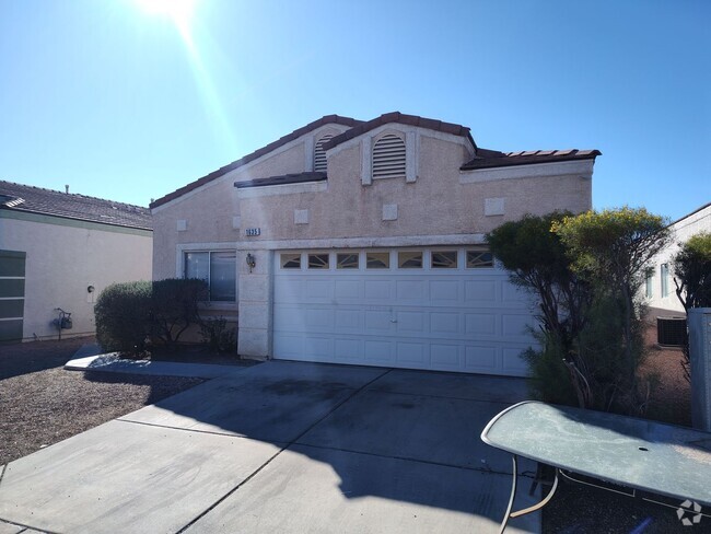 Building Photo - Gated 4 bedroom Rental