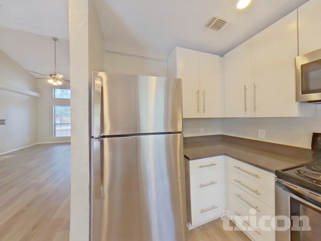 Photo - 837 Globe Ave