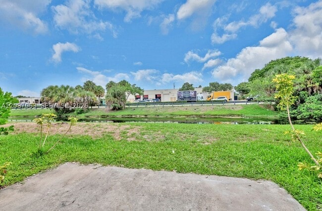 10667 NW 45th St