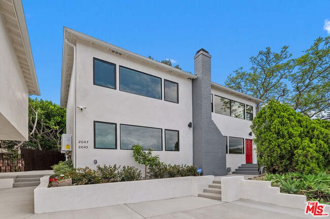 2047 Paramount Dr