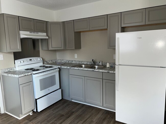 Photo - 2 bedroom 1 bath Duplex &  Washer & Dryer ...
