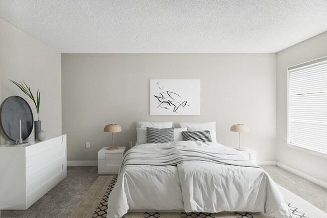 Photo - Lenox Cove | NEWLY-DESIGNED APARTMENTS