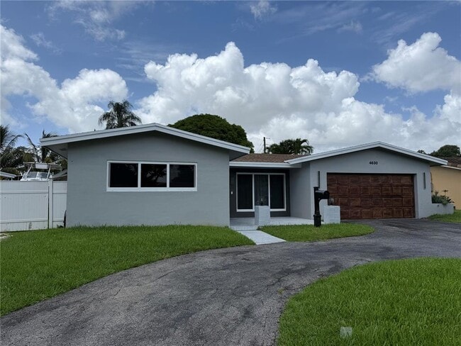 Building Photo - 4630 Buchanan St Rental
