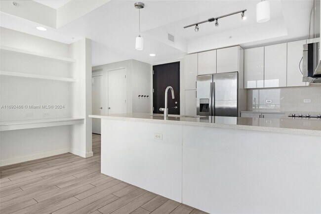 Photo - 999 SW 1st Ave