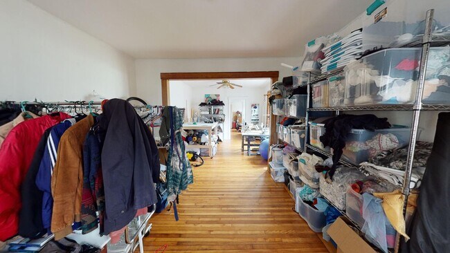 Photo - Spacious 2BR on Science Hill | Huge Kitchen & Living Area | Near Yale Unidad 2 (1st Fl)