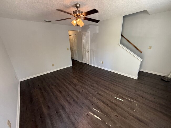 Photo - 208 Wynn Way