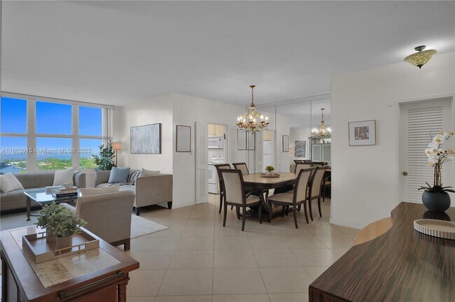 Photo - 4747 Collins Ave Unidad 1501