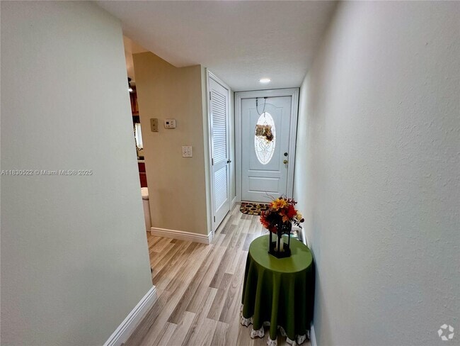 Building Photo - 9420 S Hollybrook Lake Dr Unit 302 Rental