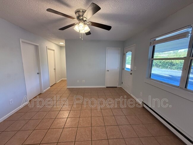 Photo - 410 Erwin Hwy Unit Apt 3
