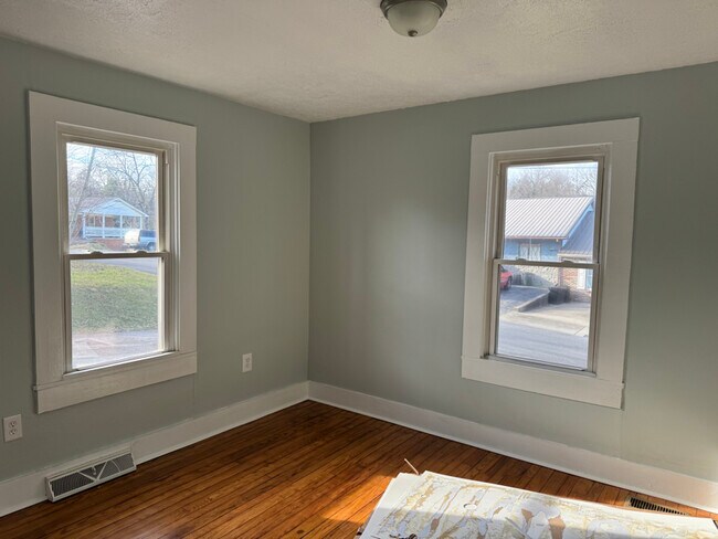 Photo - 115 Marshall St