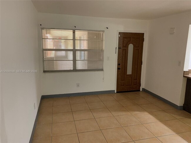 Building Photo - 1851 NE 168th St Unit B10