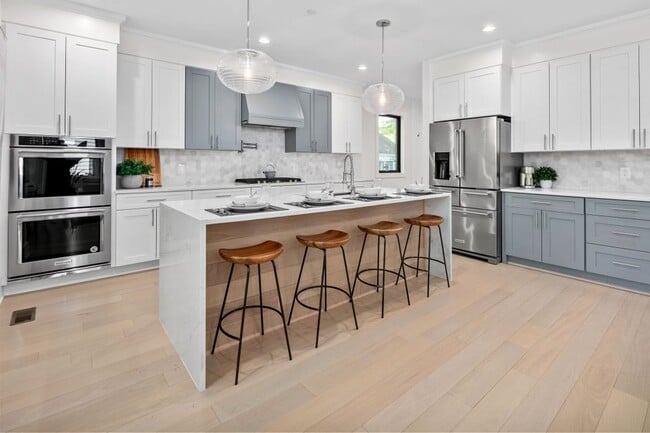 Photo - 10620 Parkwood Dr