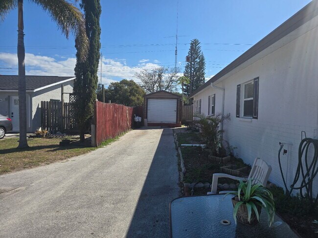 Photo - 2 bed, 2 bath duplex in New Port Richey