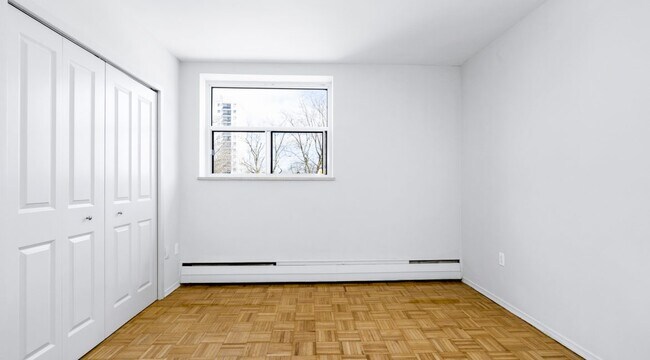 Photo - 1219 Dundas St W