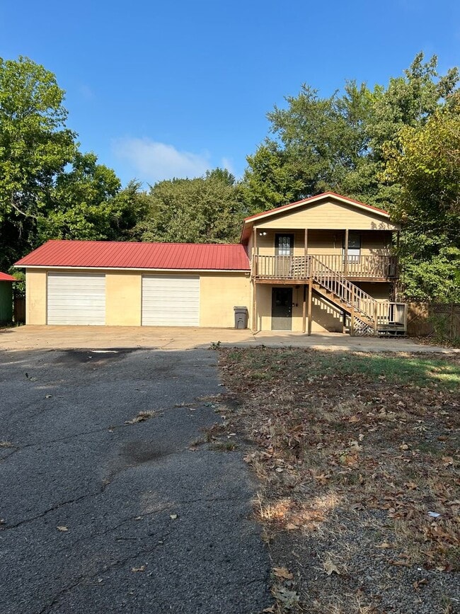Building Photo - 208 Tyler Rd