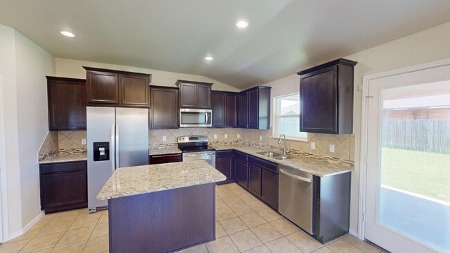 Photo - Pre-Holiday Move-In Special!!! Wonderful 3...
