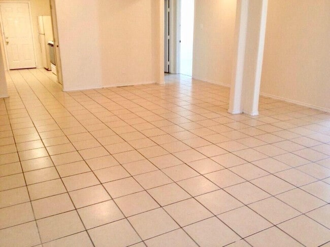 Photo - 7533 Oak Chase